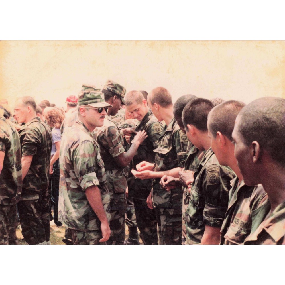 1988 82nd Airborne Division Soldiers Found Photo Woodland BDU Paratroopers - Picture 1 of 2